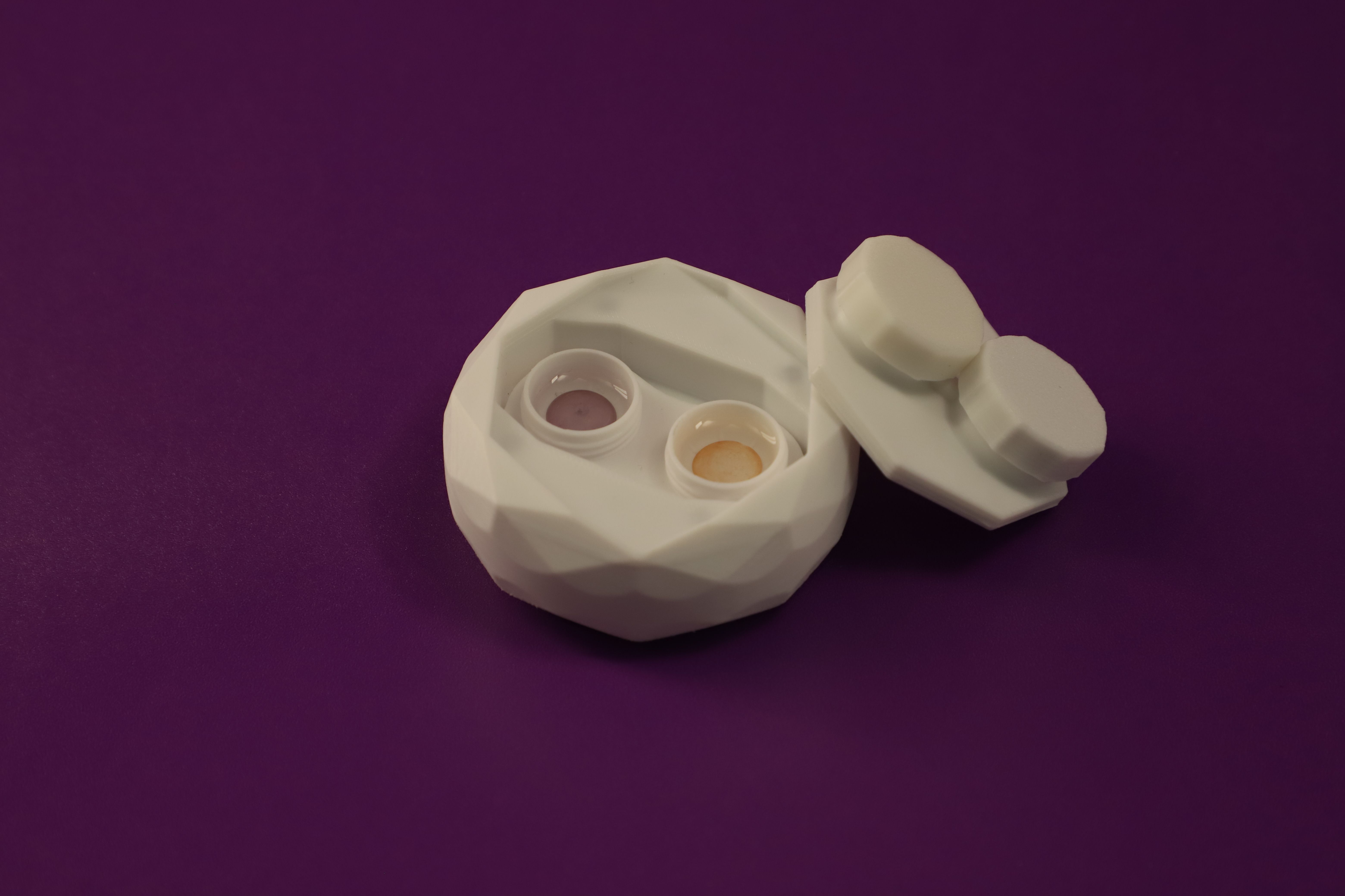 Lens with Nanoparticles for Color Correction.JPG